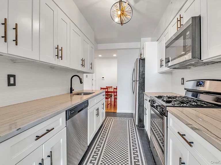 25 W Broadway #207 — Photo 9