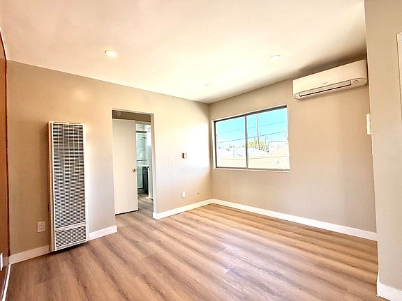 3rd image of 1938 Johnston St APT 2