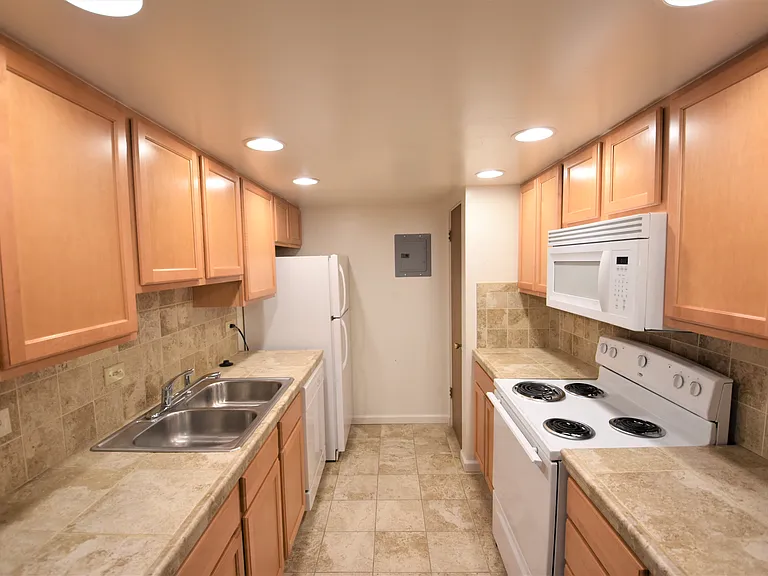4440 Laguna Pl - Meadows Apartments — Photo 43