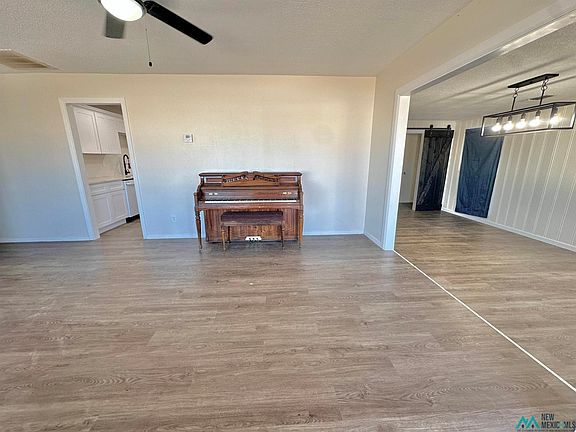 2nd image of 1407 W James Ave