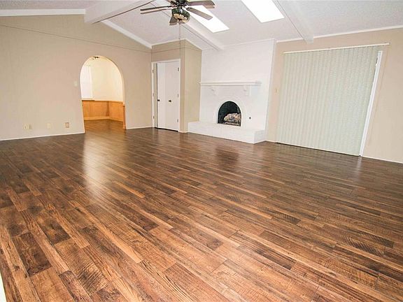 4th image of 409 Frankie Ln