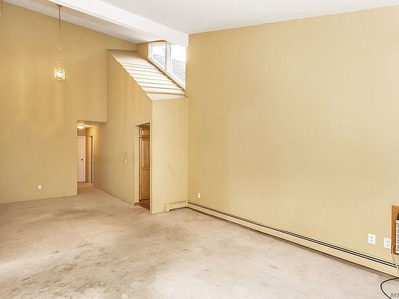 4th image of 745-13 Conklin St