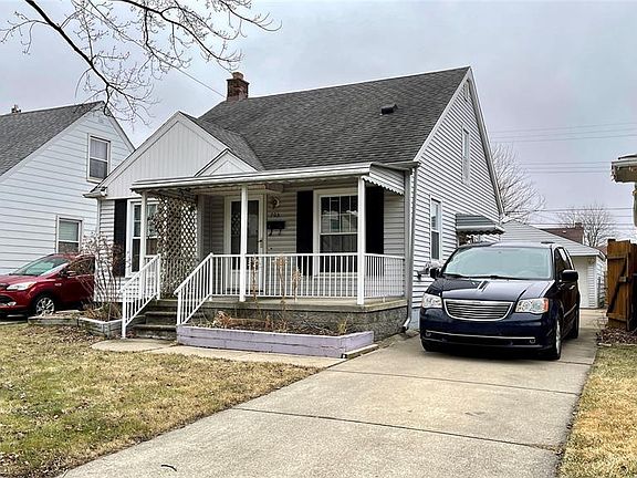 4th image of 703 Riverbank St