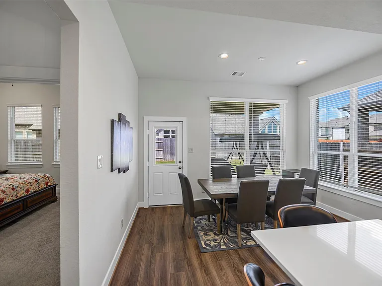 7115 Prairie Heights Dr — Photo 18