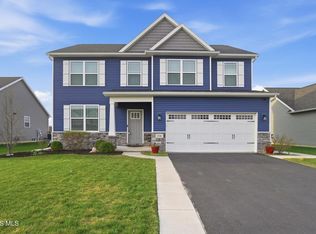 194 Valley Hall Dr, Perrysburg, OH 43551