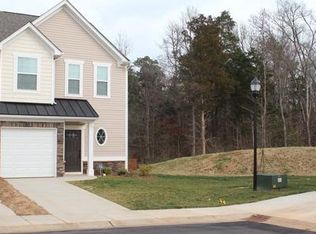 2735 Silverthorn Dr, Charlotte, NC 28273