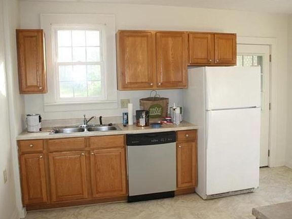 4th image of 2846 East Ave