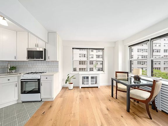 4th image of 166 E 35th St APT 8A