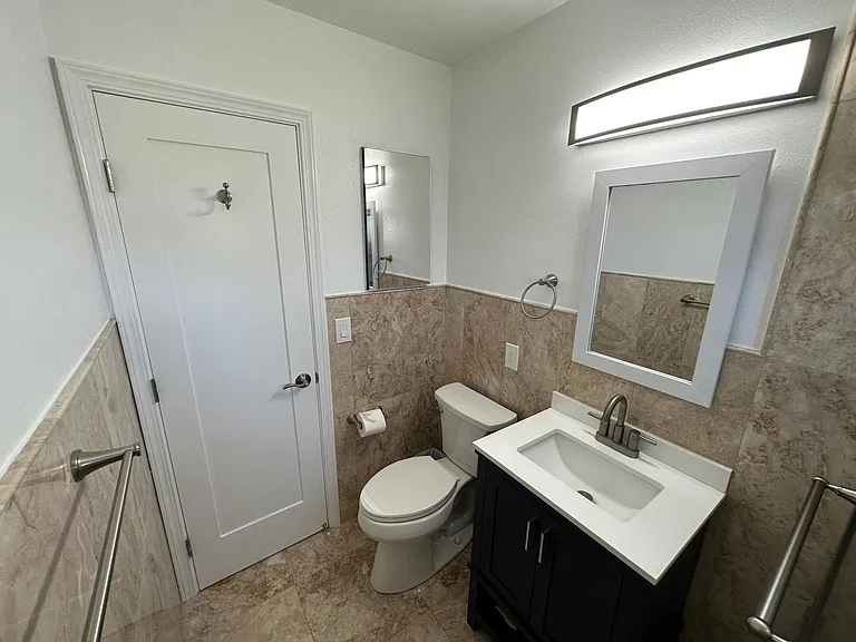 15561 Primrose Ln — Photo 7