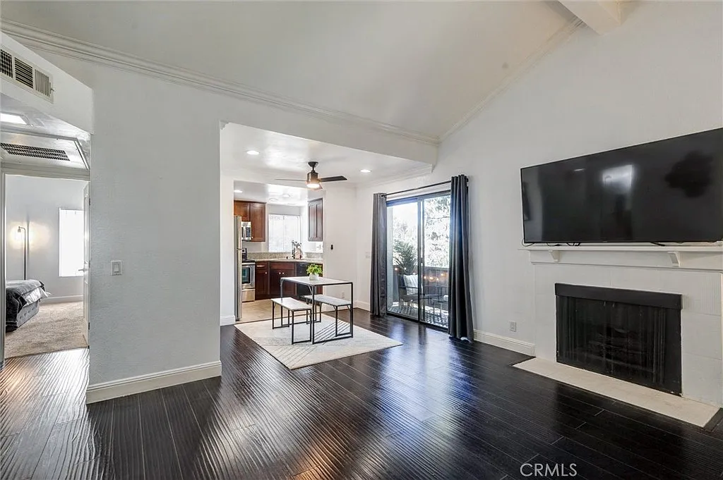 2 bed, 789 sqft, $2,700 — Photo 4