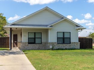 906 McAshan St, Bryan, TX 77803