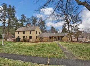 18 Townsend Rd, Lynnfield, MA 01940