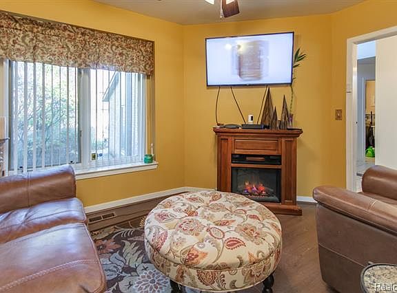 5th image of 4111 Foxpointe Dr #1