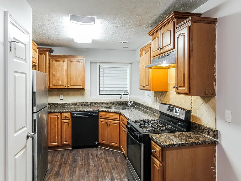 599 Maple Dr — Photo 5