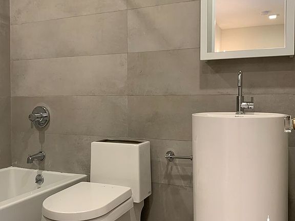 4th image of 1633 De Kalb Ave #34
