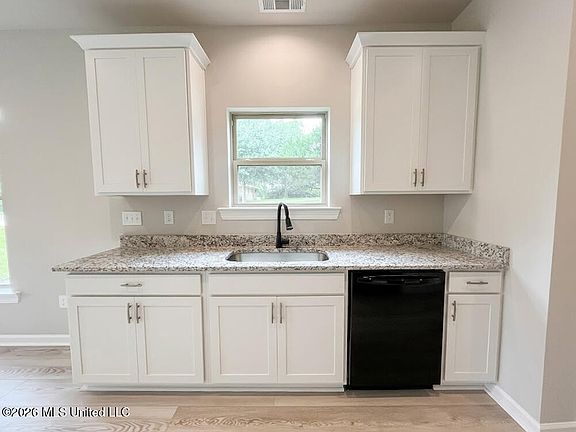 5th image of 15272 Percy St