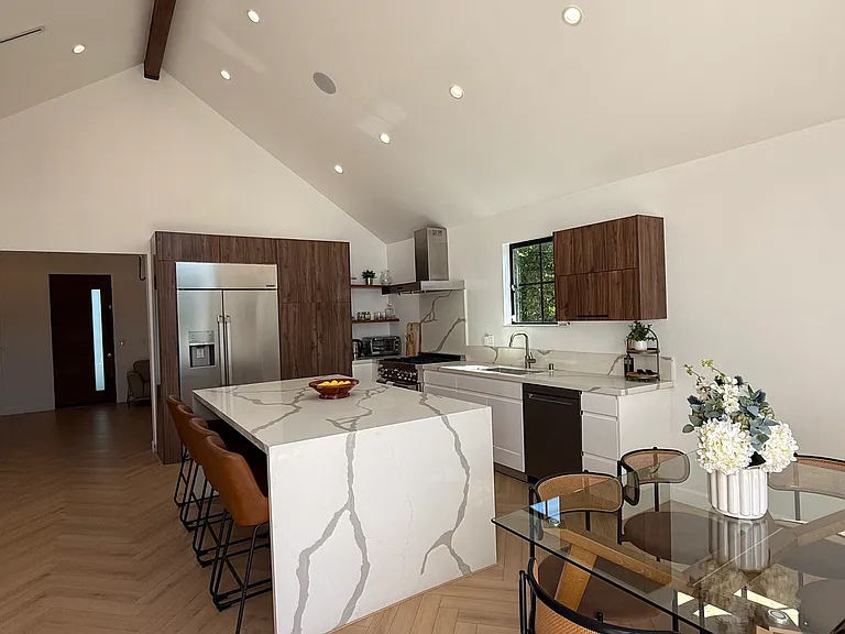 8700 Dorrington Ave — Photo 21