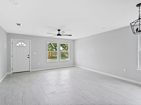 4th image of 115 Railroad St
