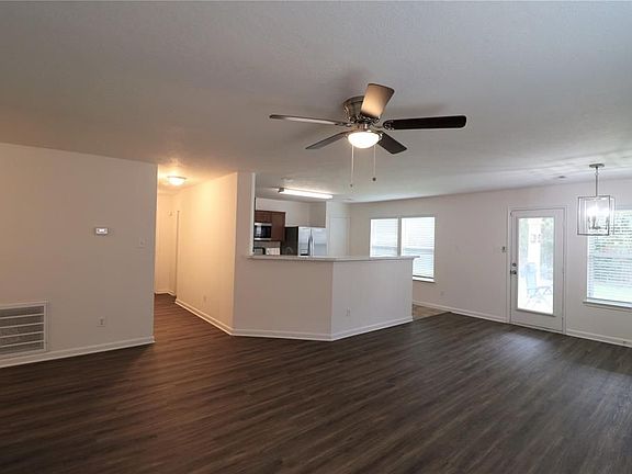 4th image of 2749 Lomelina Ln