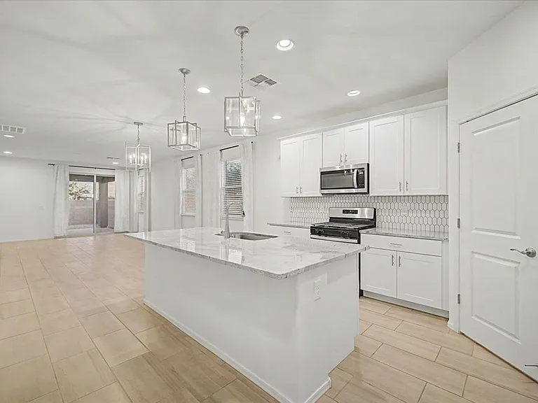 10315 W Robertson St — Photo 14