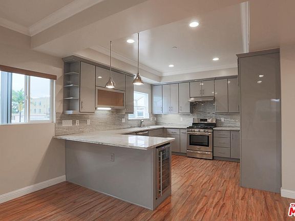 4th image of 1850 1/2 S Barrington Ave