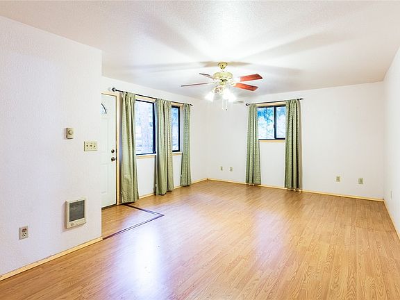 3rd image of 18531 Blue Hills Dr SE