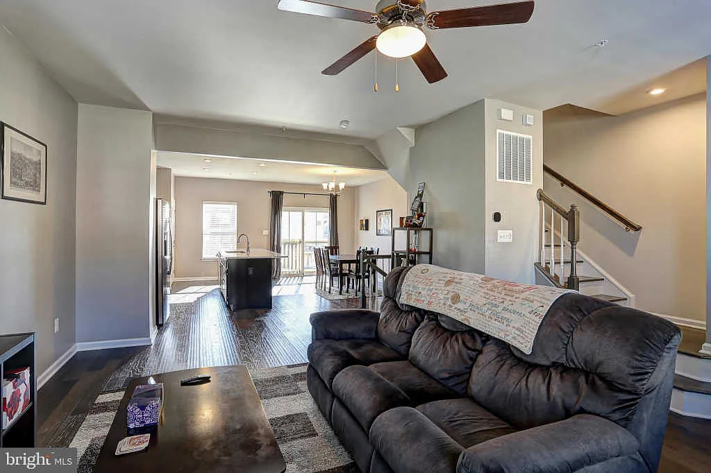 732 Ravenwood Dr photo 1