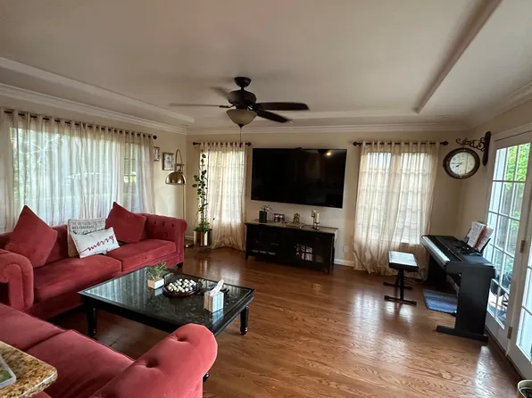555 Clark Ct, Los Altos, CA 94024