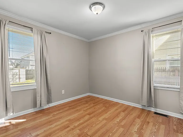 2215 Rowland Ave — Photo 21