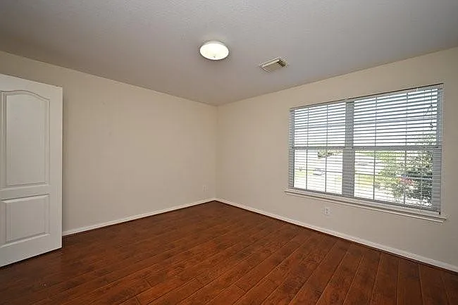 9403 Coatsworth Dr — Photo 13