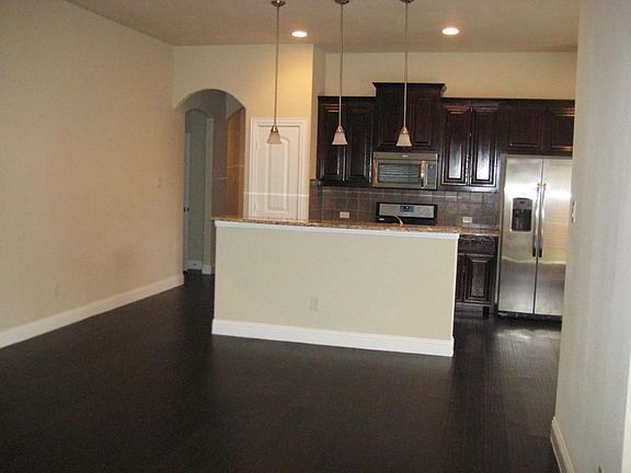 4th image of 4201 Pecan Bend Ln