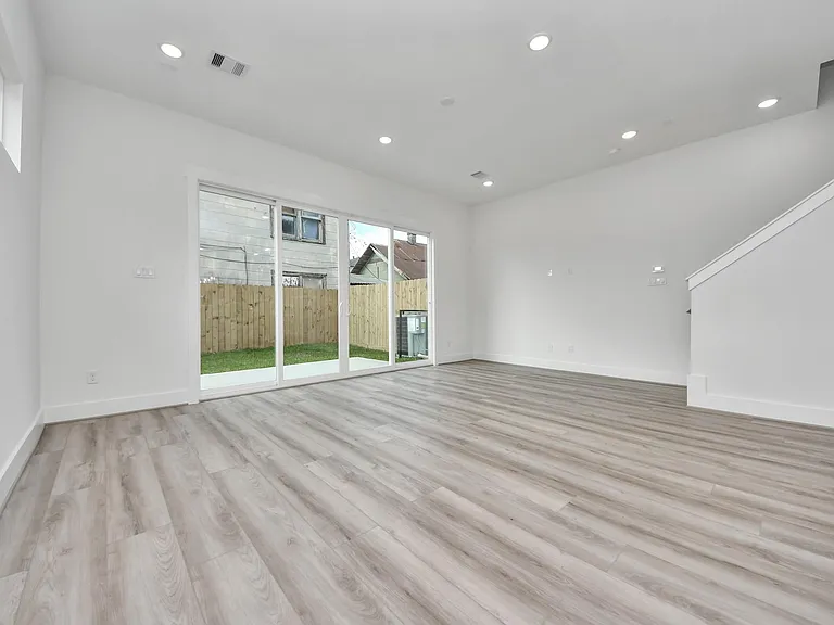 2408 Lorraine St — Photo 18