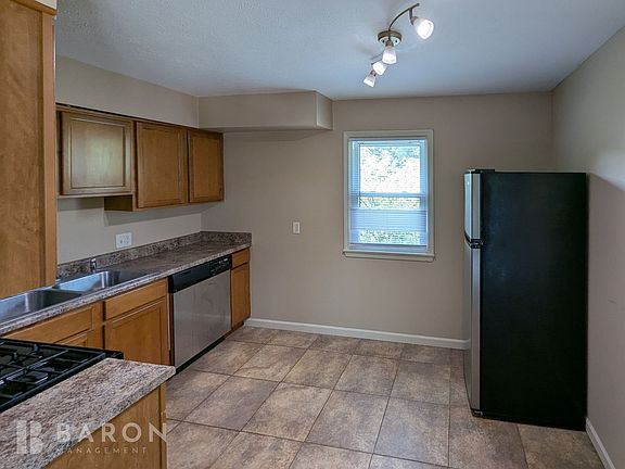 2nd image of 3325 California St APT 2