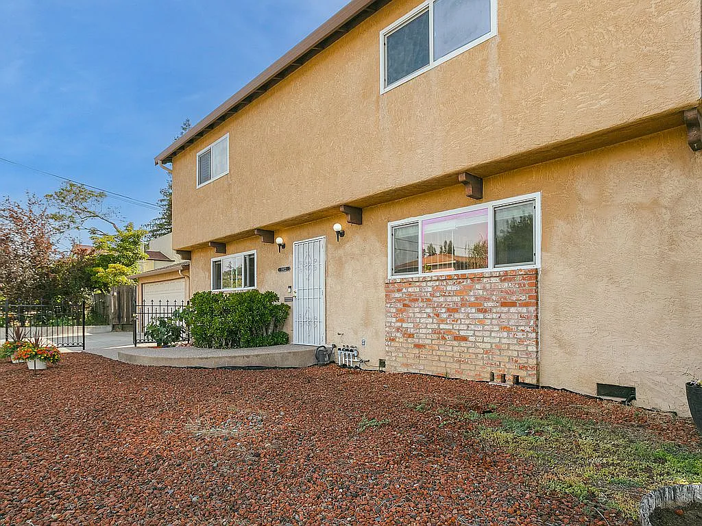 18922 Redwood Rd photo 1