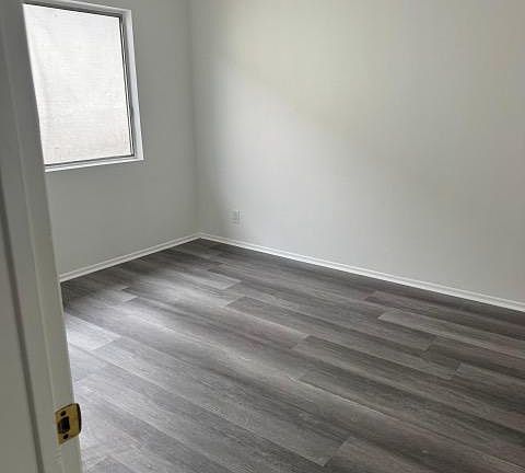 5th image of 946 Larch St APT 2