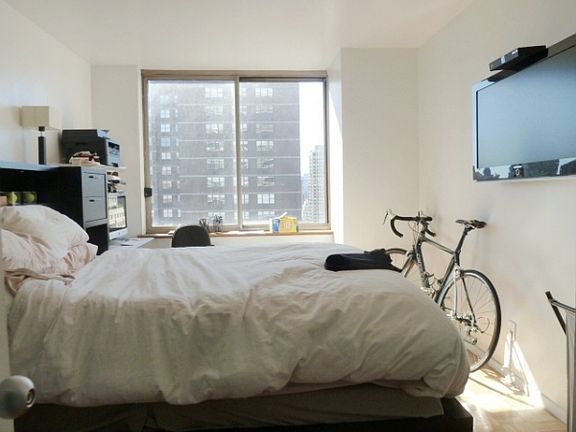 5th image of 200 E 89th St APT 24B