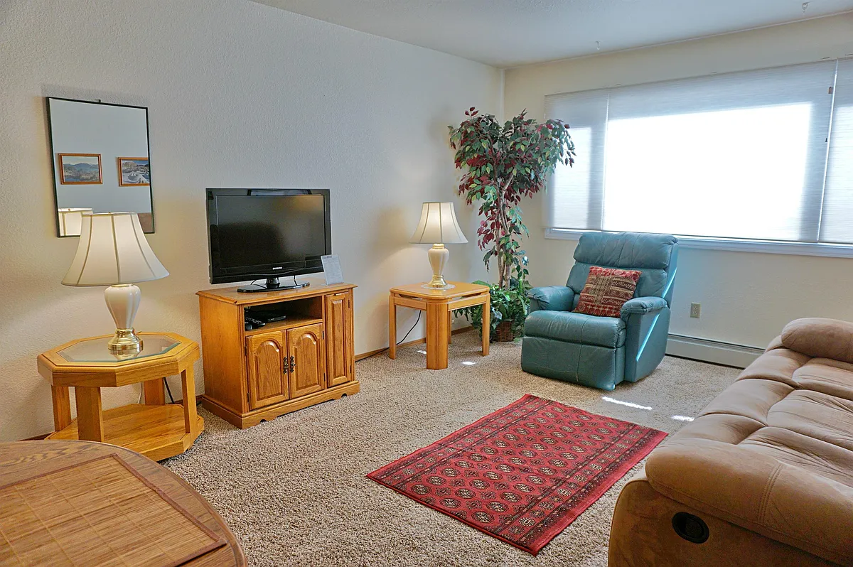 Building Photo - 310 E 11th Ave #112-1