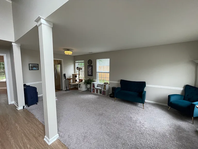 605 Holly Thorn Trce — Photo 10