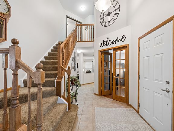 5th image of 606 Arlington Ln