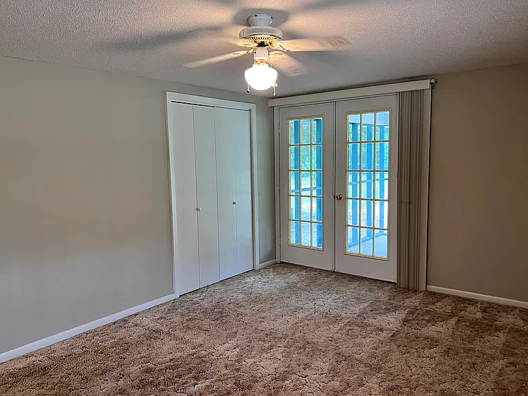 5246 Old River Rd — Photo 8