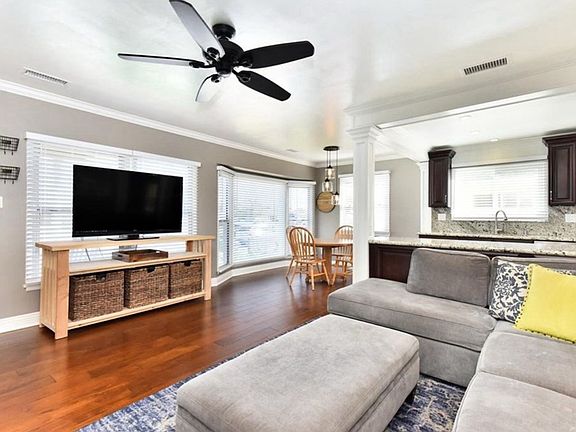 3rd image of 4805 N Bellflower Blvd