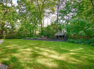 18 Grove Rd, Basking Ridge, NJ 07920