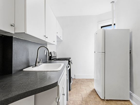 3rd image of 452 Park Pl APT 3K