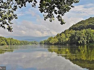 8204 S Page Valley Rd, Luray, VA 22835