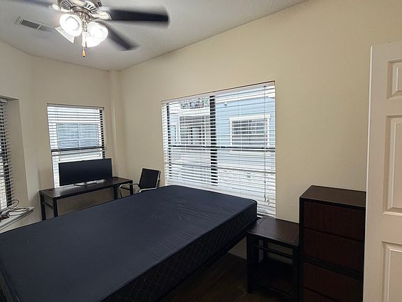 3rd image of 901 W 22nd 1/2 St