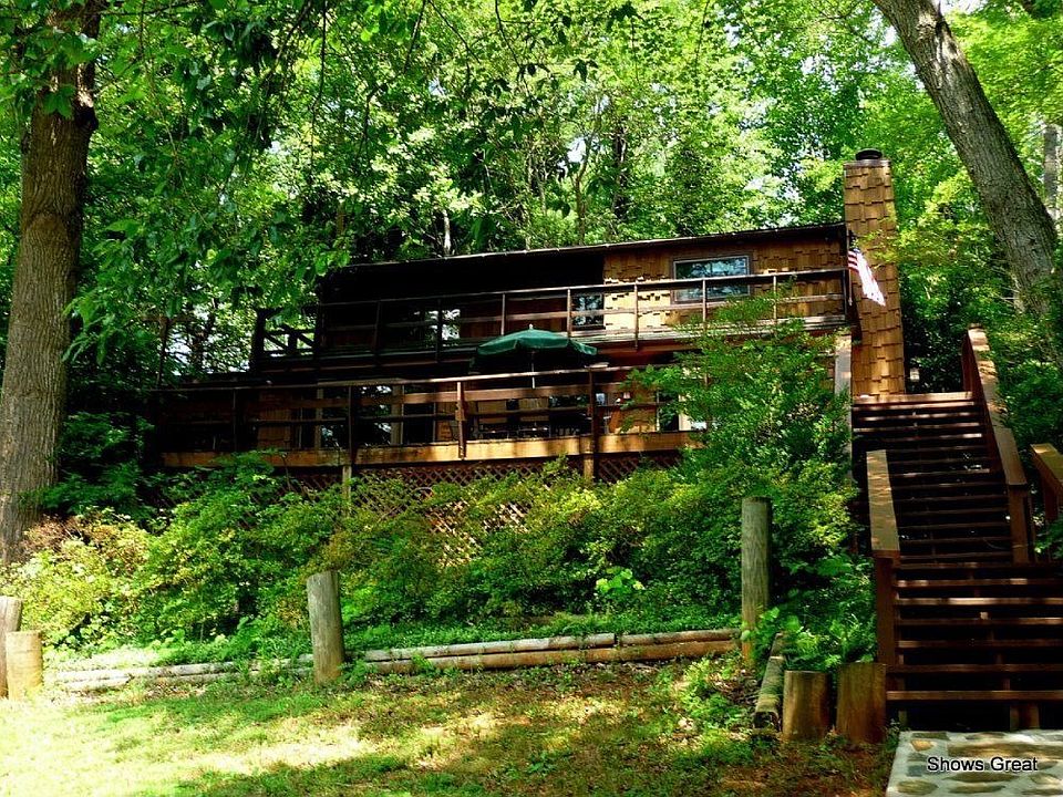 For Sale: 120 Hearthside ST, Moneta, Virginia 24121