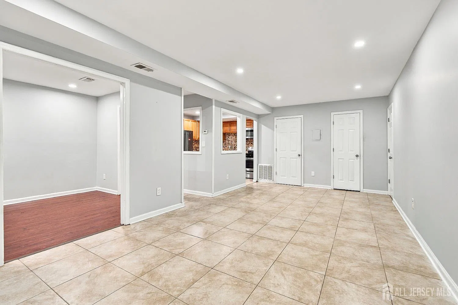 3 bed, 2.0 bath, 1188 sqft, $3,000 — Photo 3