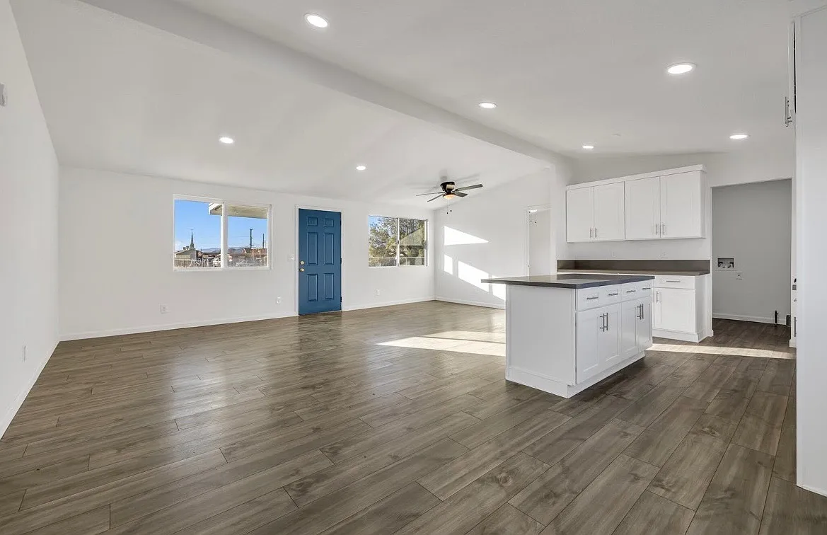 3 bed, 1698 sqft, $2,200 — Photo 2