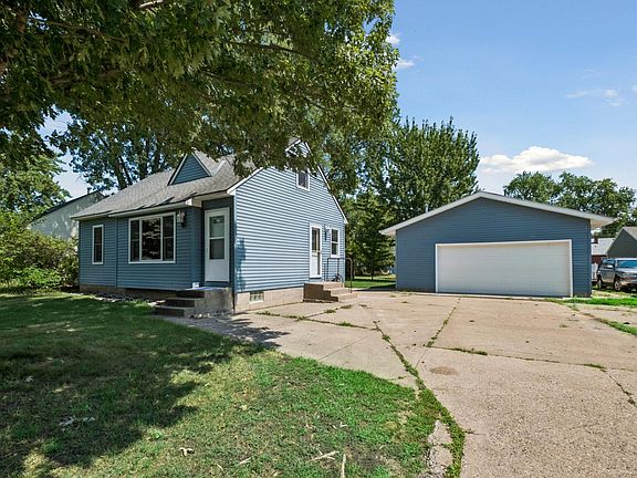 3rd image of 14 Pine Dr