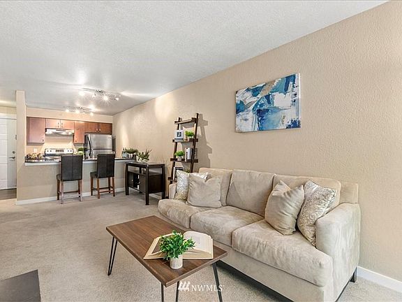 3rd image of 840 NE 125th St APT 316